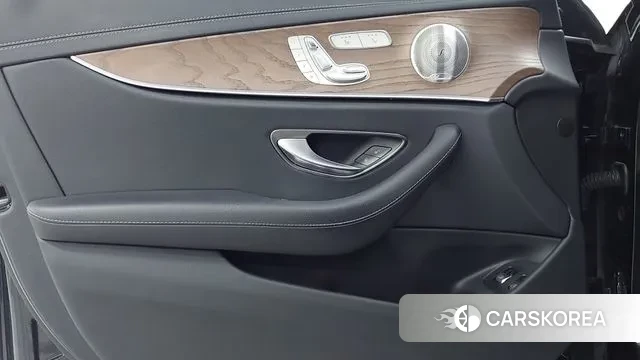 Mercedes-Benz E-Class W213 2021 Черный из Кореи, фото 6