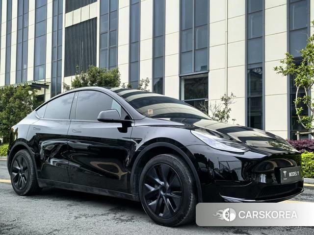 Tesla Model Y 2023 Черный из Китая, фото 6