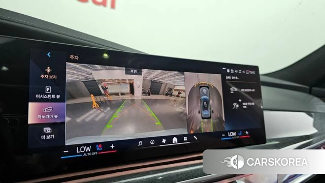BMW 7 Series (G70) 2023 Светло-серебряный цвет из Кореи, фото 6