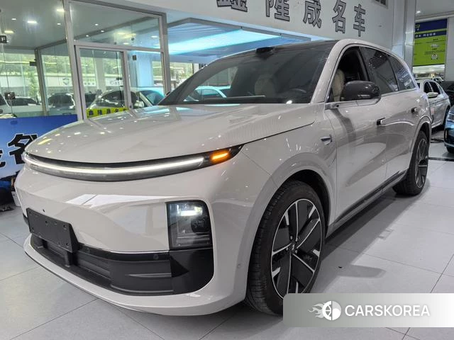 Ideal car Ideal L6 2026 Серебристо-серый из Китая, фото 6