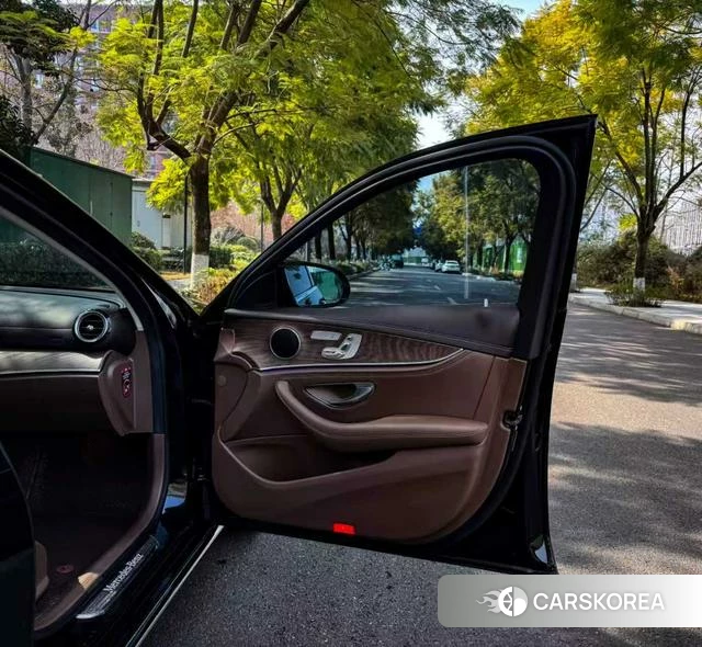 Mercedes-Benz E-class 2022 Черный из Китая, фото 6