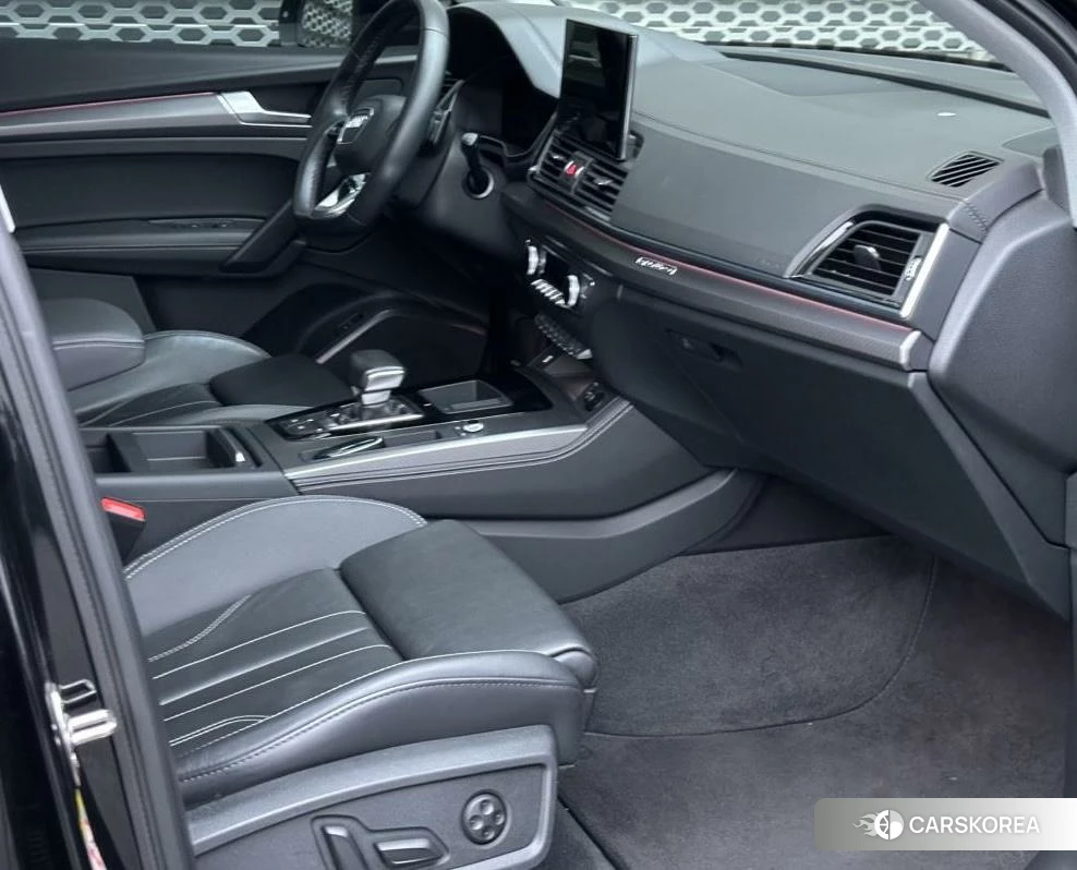 Audi Q5L 2021 Черный из Китая, фото 6