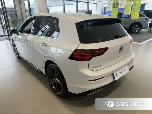Volkswagen Golf 2024 Белый из Китая, фото 6