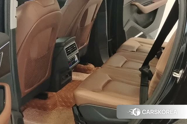 Audi Q7 2021 Черный из Китая, фото 6