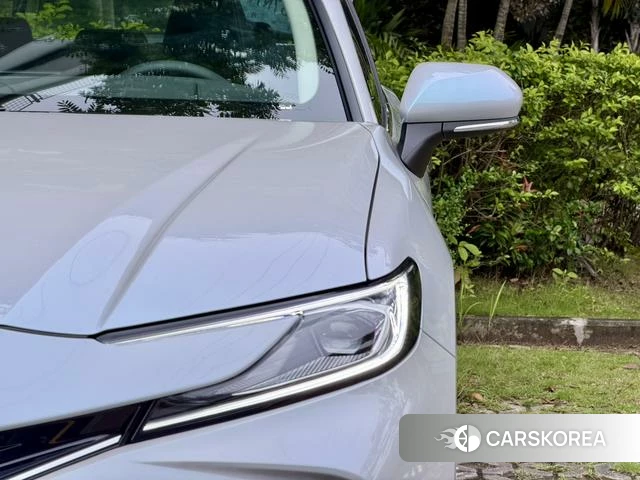 Toyota Camry 2025 Серебристо-серый из Китая, фото 6