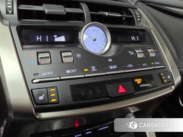 Lexus NX300h 2018 Серебряный из Кореи, фото 6