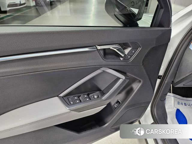 Audi Q3 (F3) 2022 Белый из Кореи, фото 6