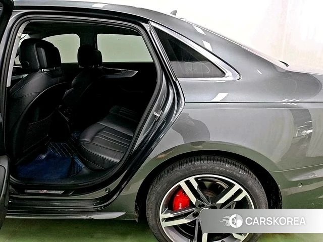 Audi A4L 2021 Темно-серый из Китая, фото 6
