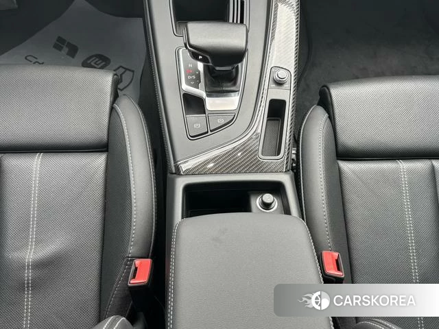 Audi A4L 2022 Темно-серый из Китая, фото 6