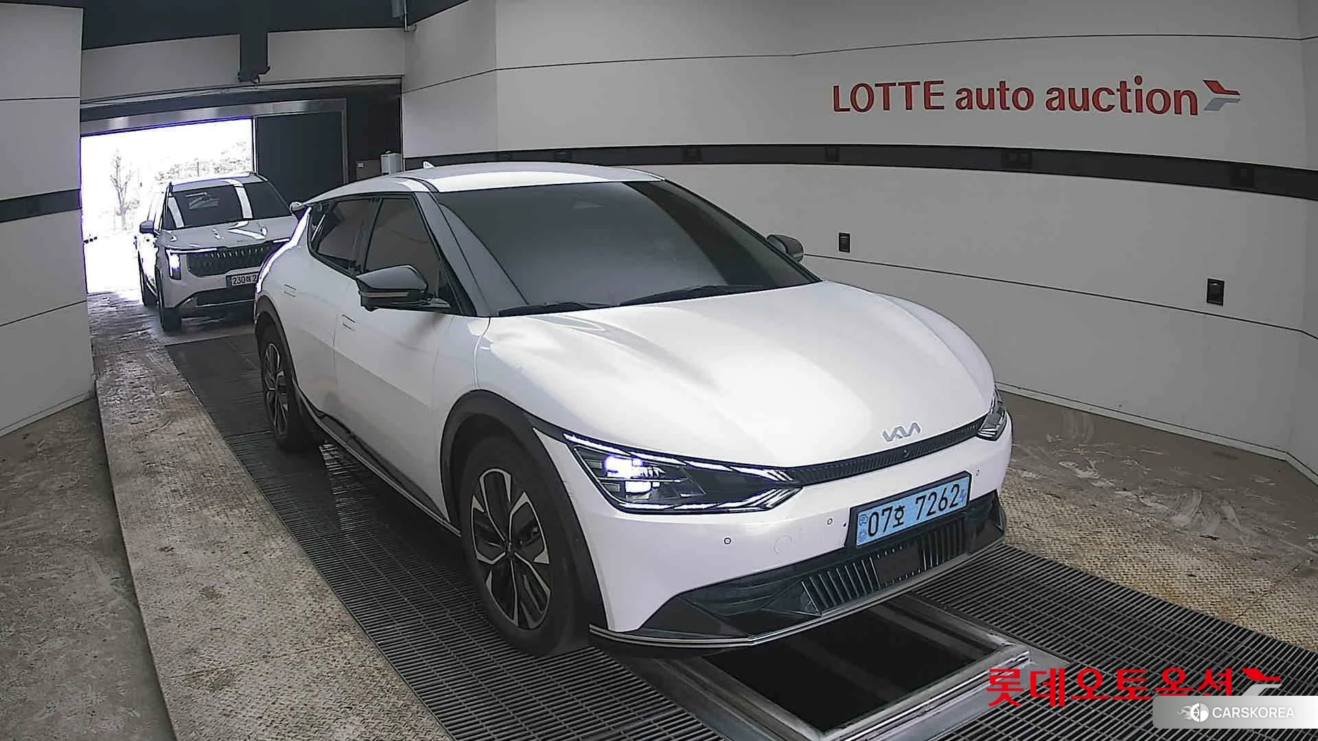 Kia EV6 2022 Snow White Pearl из Кореи, фото 6