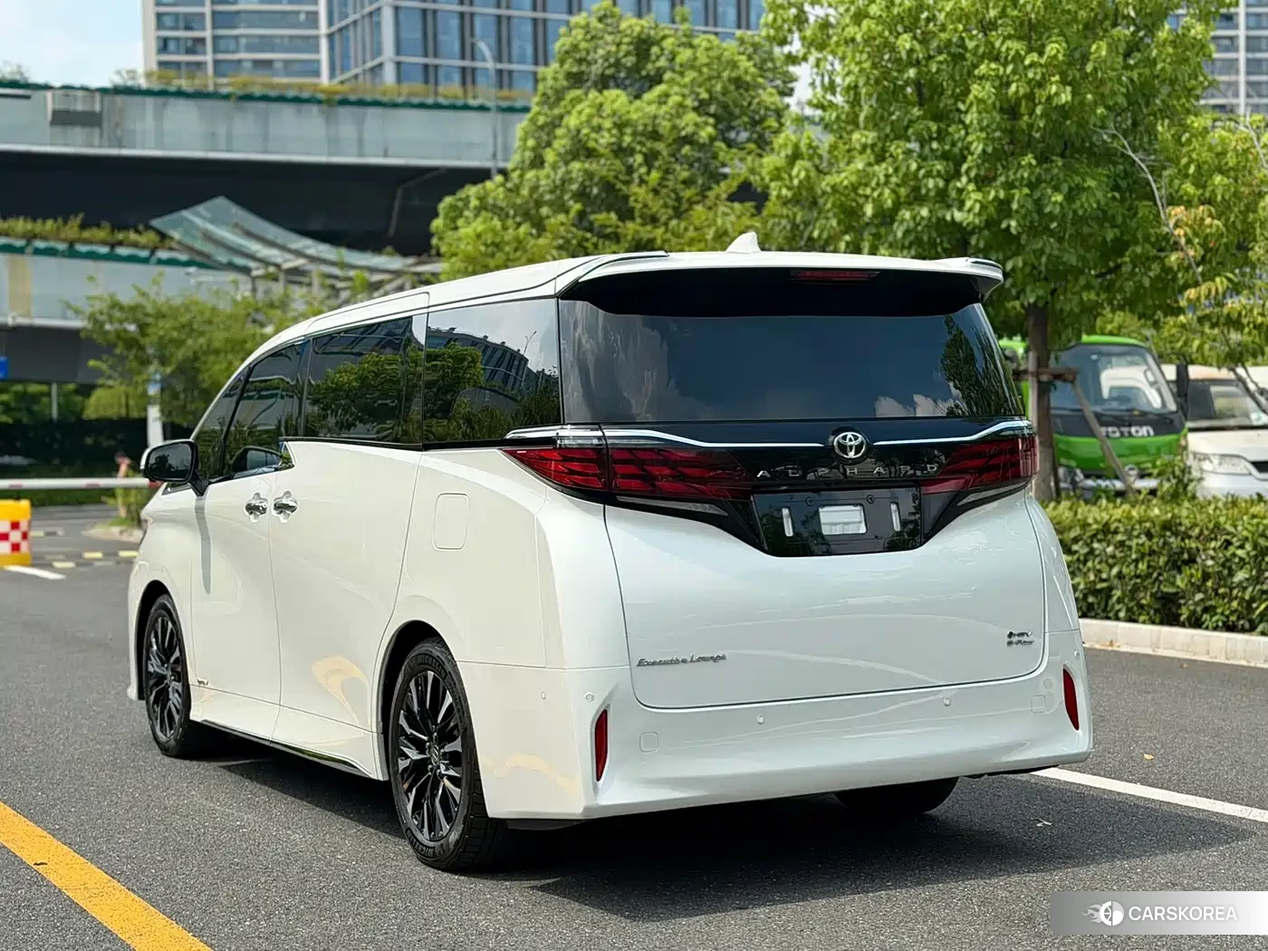 Toyota Elfa 2024 Белый из Китая, фото 6