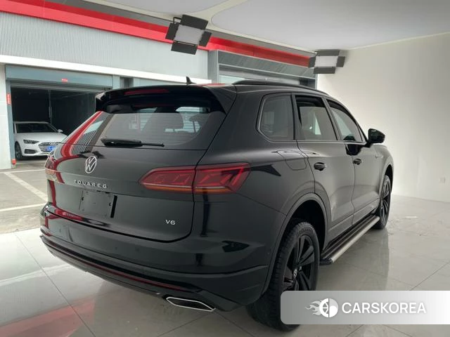 Volkswagen Touareg 2024 Черный из Китая, фото 6