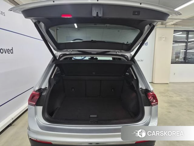 Volkswagen Tiguan second Generation 2018 Серебряный из Кореи, фото 6