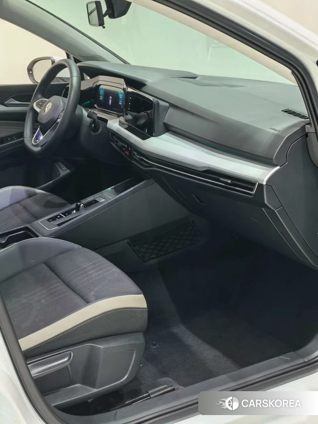 Volkswagen Golf 2023 Белый из Китая, фото 6