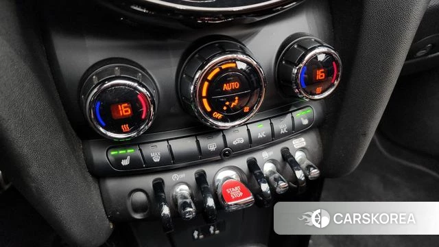 Mini Cooper S Convertible 2019 Небесно-голубой из Кореи, фото 6