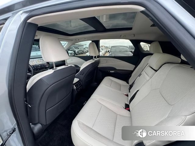 Lexus RX350h 5th generation 2025 Светло-серебряный цвет из Кореи, фото 6