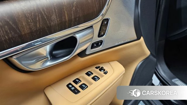 Volvo V90 Cross-Country 2024 Черный из Кореи, фото 6