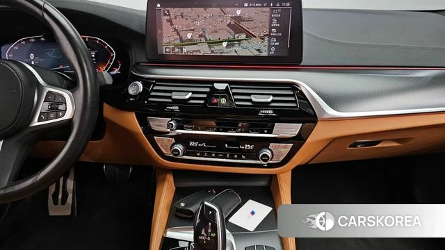 BMW 5 Series (G30) 2023 Белый из Кореи, фото 6