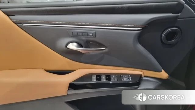 Lexus ES300h 7th generation 2023 Красный из Кореи, фото 6