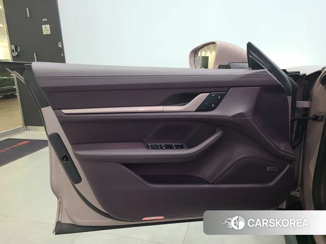 Porsche Taycan 2023 Розовый из Кореи, фото 6