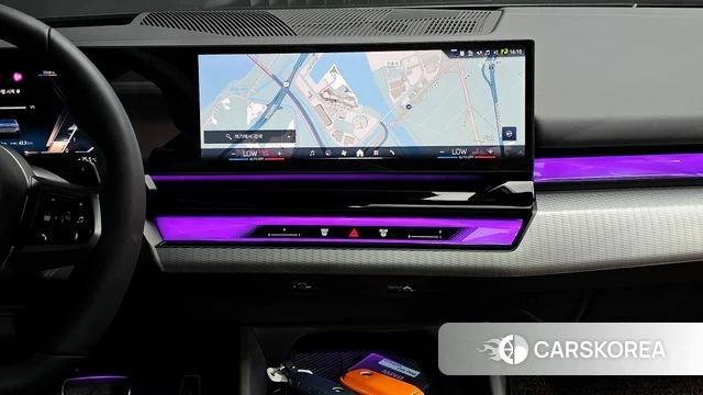 BMW 5 Series (G60) 2025 Светло-серебряный цвет из Кореи, фото 6