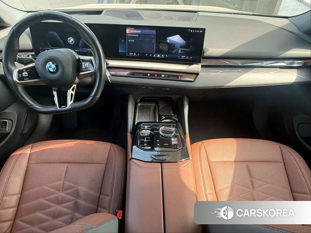 BMW 5 series 2024 Темно-серый из Китая, фото 6