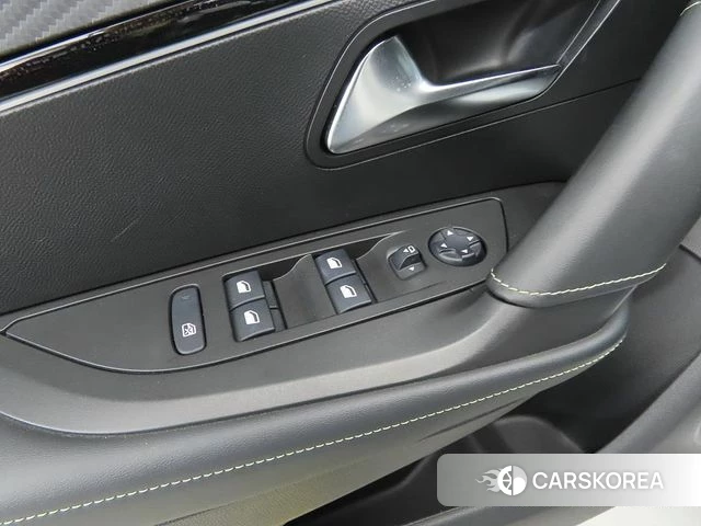 Peugeot e-2008 second generation 2022 Белый из Кореи, фото 6
