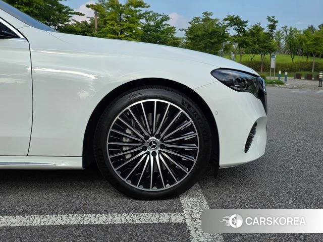 Mercedes-Benz E-Class W214 2024 Белый из Кореи, фото 6