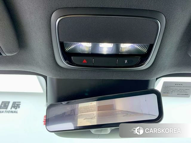 Xiaopeng Motors Xiaopeng P7+ 2025 Серебристо-серый из Китая, фото 6