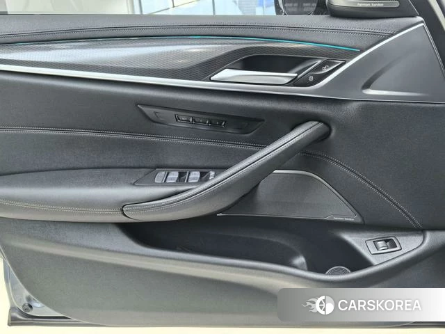 BMW 5 series (imported) 2023 Темно-серый из Китая, фото 6