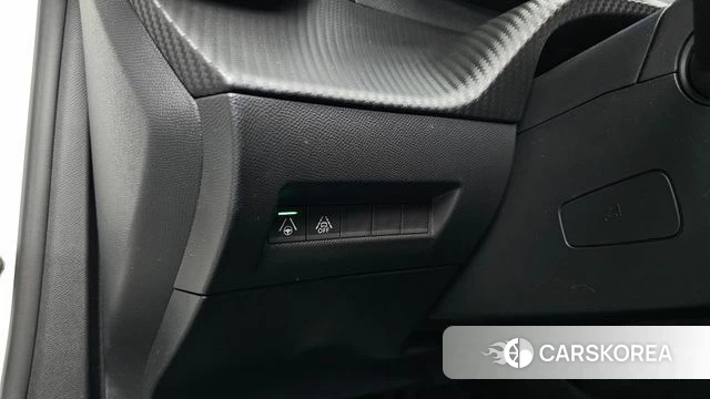 Peugeot e-2008 second generation 2023 Белый из Кореи, фото 6