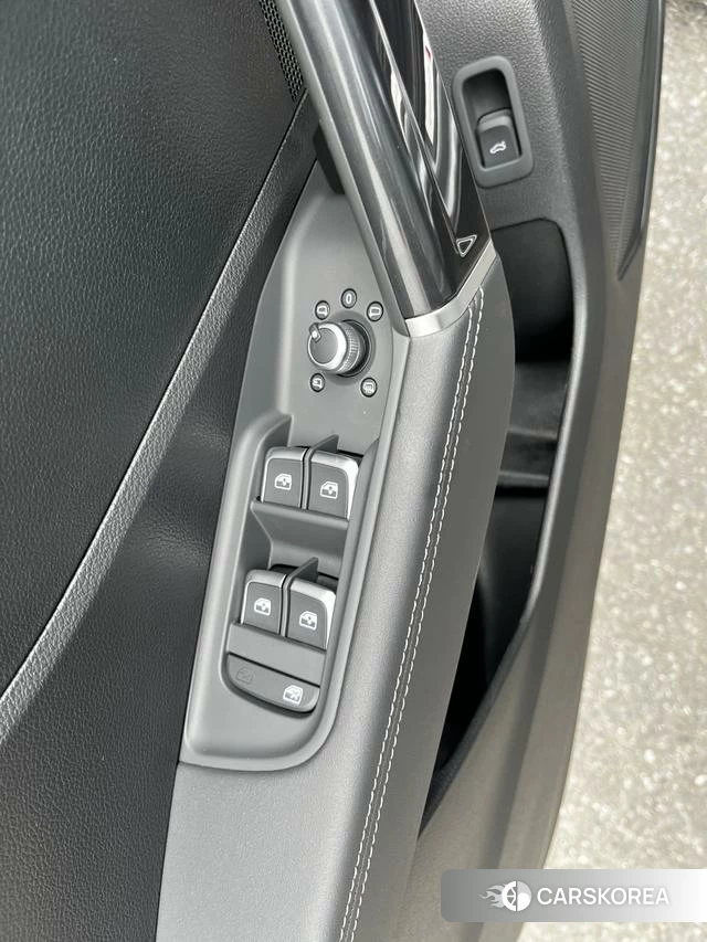 Audi Q2L 2024 Серебристо-серый из Китая, фото 6
