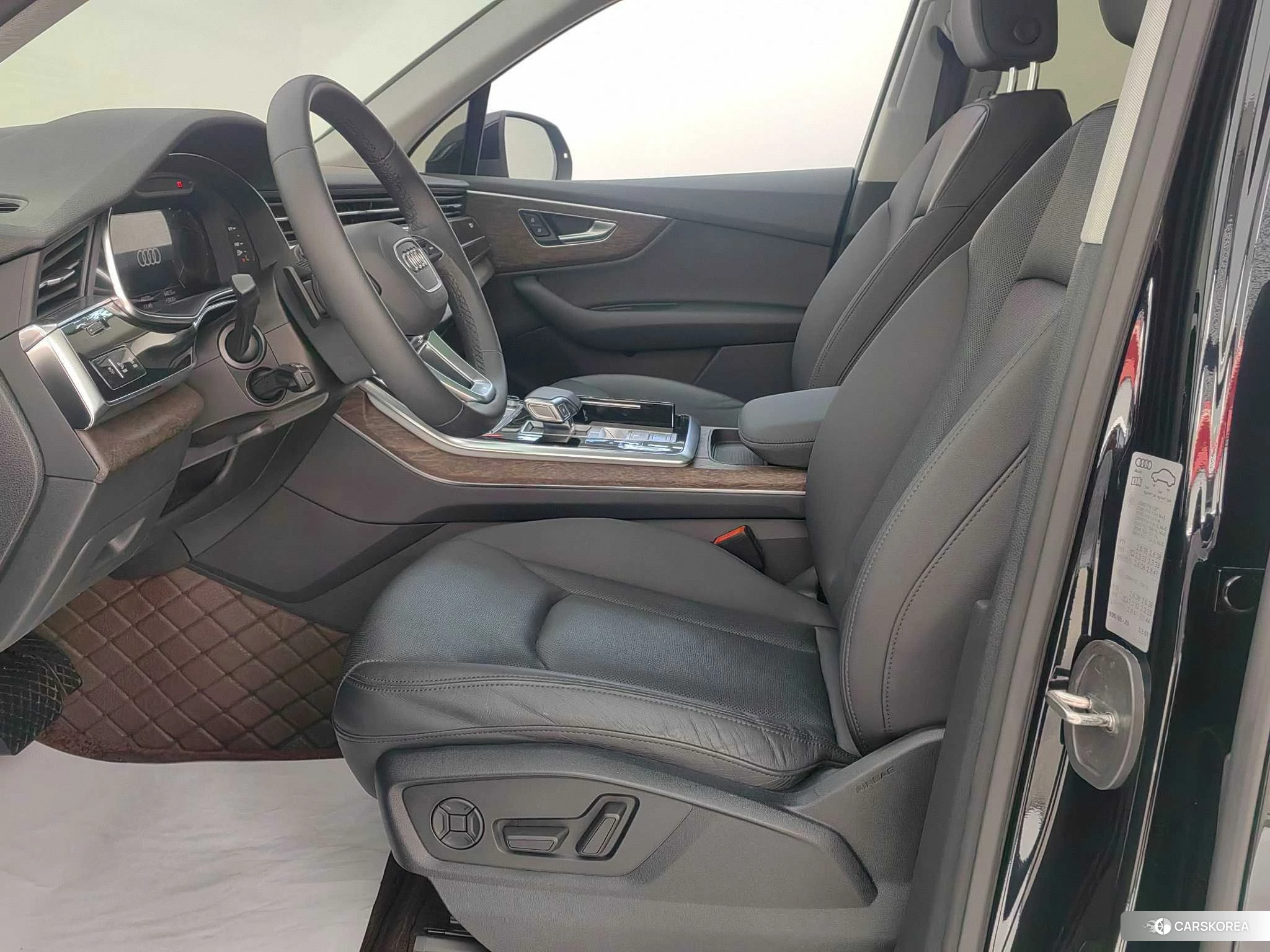 Audi Q7 2020 Черный из Китая, фото 6