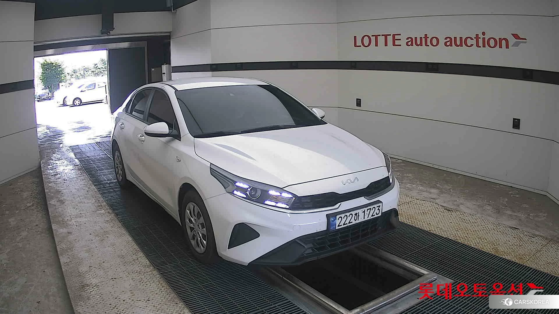 Kia K3 2023 Snow White Pearl из Кореи, фото 6