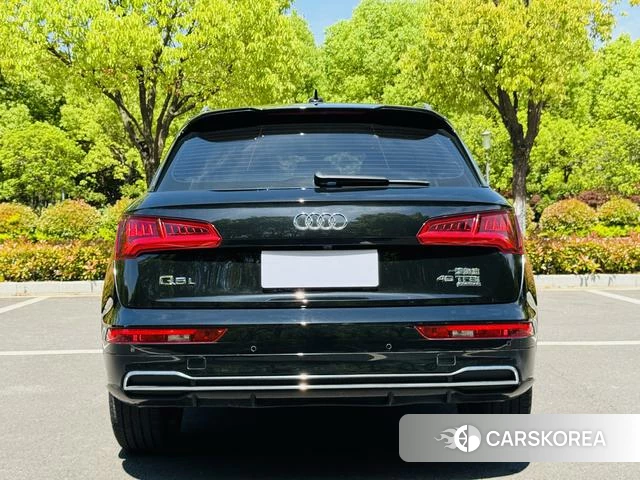Audi Q5L 2021 Черный из Китая, фото 6