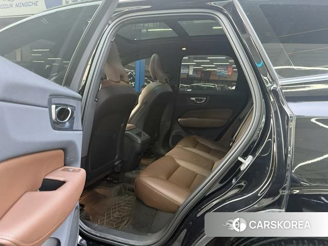 Volvo XC60 2024 Черный из Китая, фото 6