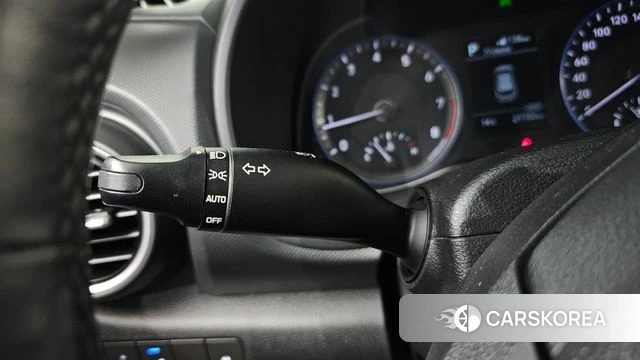 Hyundai Kona 2018 Светло-серебряный цвет из Кореи, фото 6