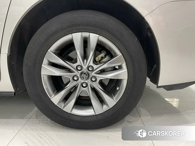 Toyota Saina 2022 Серебристо-серый из Китая, фото 6