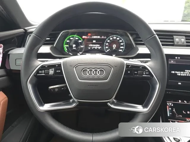 Audi e-Tron 2023 Синий из Кореи, фото 6