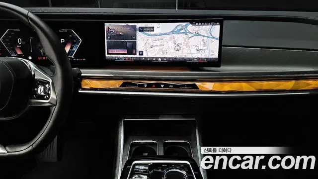 BMW 7 Series (G70) 2023 Светло-серебряный цвет из Кореи, фото 6