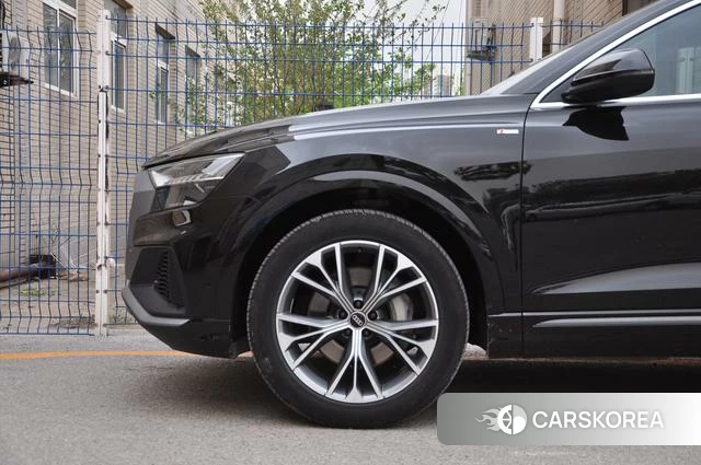 Audi Q8 2022 Черный из Китая, фото 6