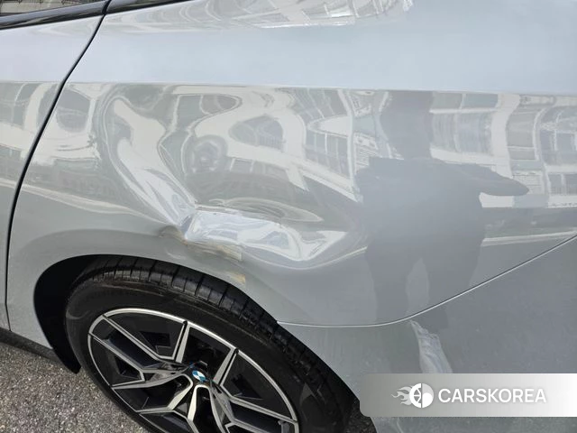 BMW 5 Series (G60) 2025 Серебристо-серый из Кореи, фото 6