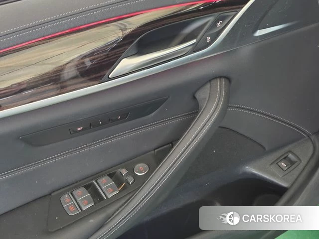 BMW 5 Series (G30) 2023 Белый из Кореи, фото 6