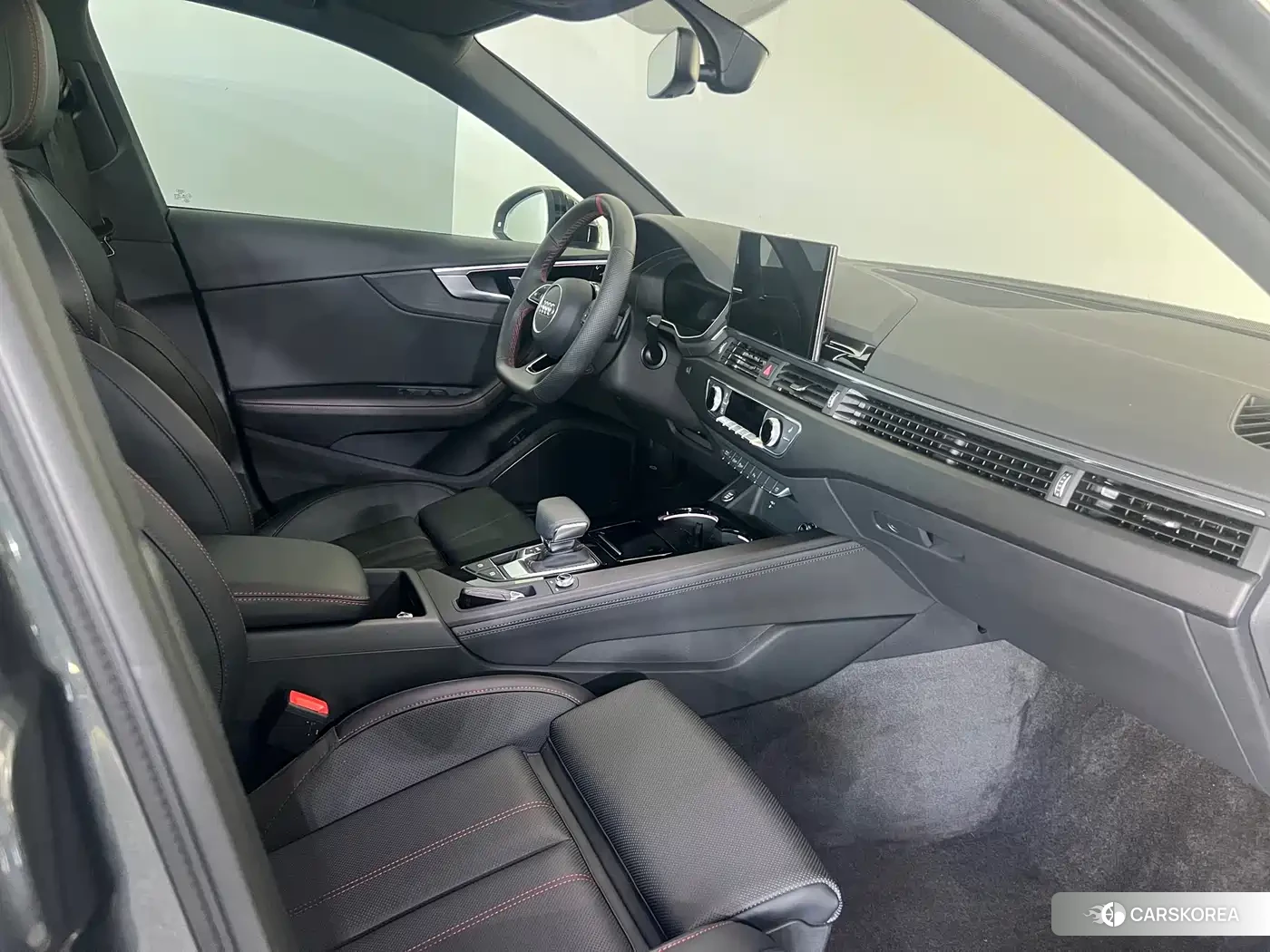 Audi A4L 2026 Silver/gray из Китая, фото 6