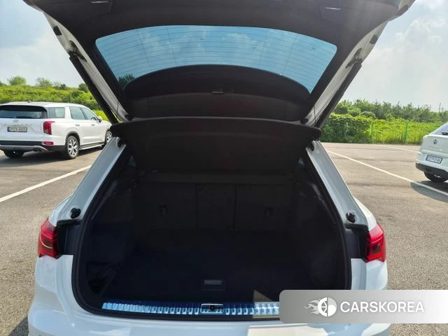 Audi Q3 (F3) 2022 Белый из Кореи, фото 6
