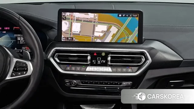 BMW X3 (G01) 2024 Светло-серебряный цвет из Кореи, фото 6