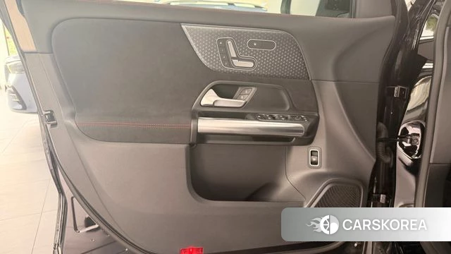 Mercedes-Benz GLA - Class H247 2025 Черный из Кореи, фото 6