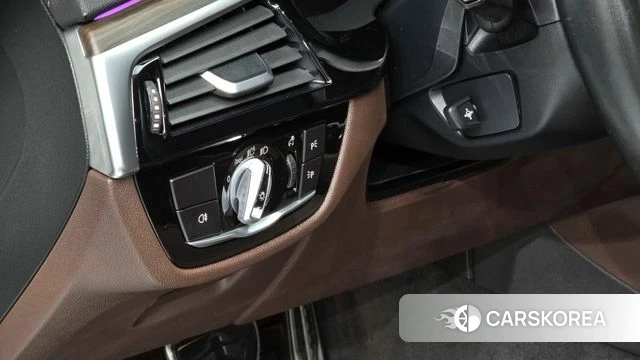 BMW 5 Series (G30) 2021 Белый из Кореи, фото 6
