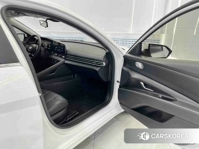 Hyundai Elantra 2023 Белый из Китая, фото 6