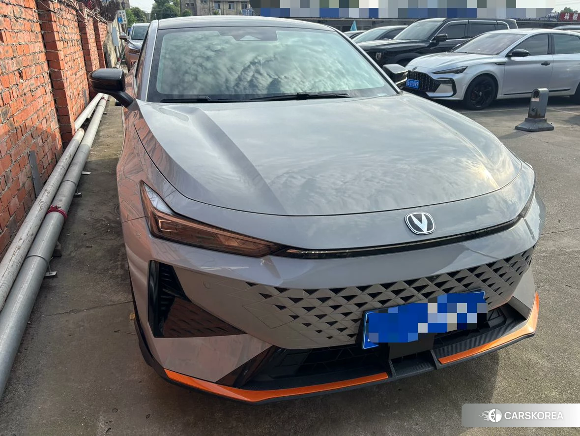 Chang'an UNI-V 2024 Серебристо-серый из Китая, фото 6